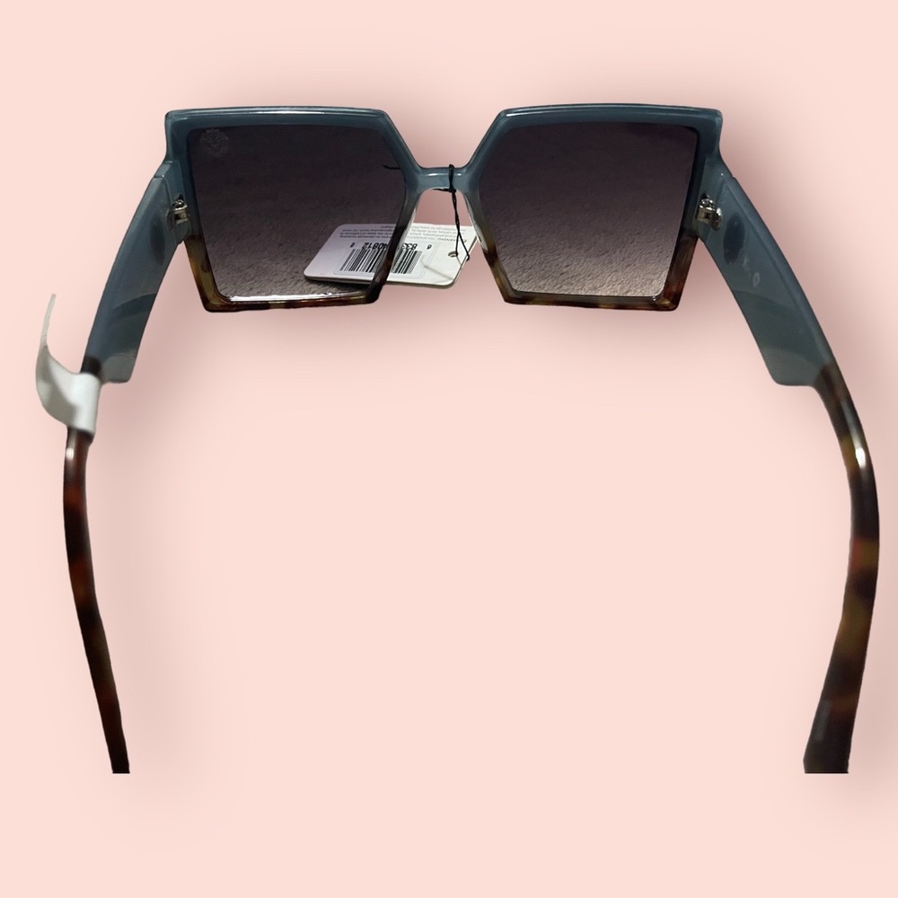 Nice sunglasses - Picture 3 of 4